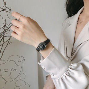 Reloj de Pulsera de Cuarzo con Esfera Cuadrada Vintage, Correa de Cuero, Estilo Casual Minimalista - Product Image 4