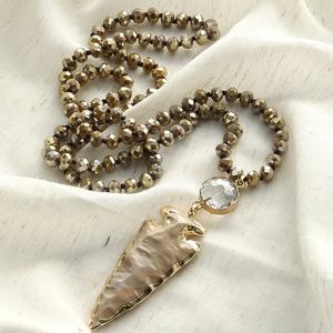 Collar de Moda Bohemia Étnica, Collar Hecho a Mano con Cristales de Vidrio de 8 mm, Collar con Colgante de Flecha de Resina - Product Image 6