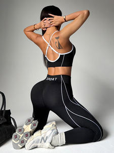 Set Sportivo da Donna Personalizzato in 2 Pezzi per Yoga, Abbigliamento Attivo Traspirante ad Asciugatura Rapida, Top Corto e Pantaloni Senza Cuciture per Palestra e Fitness - Product Image 6