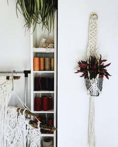 Porte-plantes mural en macramé fait main tendance - Product Image 1