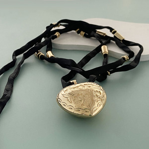 Colgante de corazón en relieve tridimensional Collar de moda de tela larga - Product Image 2