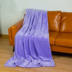 Respectueux de l'environnement doux chaud uni 3D motif rayé jacquard armure 100% polyester tricot gaufré flanelle jeter couverture pour canapé-lit