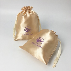 Bolsa de Joyería Cosmética de Lujo de Satén Dorado Personalizada <span class=keywords><strong>Bai</strong></span> Shun, Bolsa de Regalo de Maquillaje con Logotipo Personalizado Impreso en Serigrafía (120-250GSM) - Product Image 4