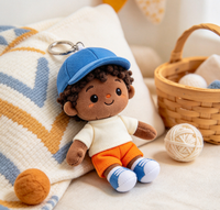 Porte-clés en peluche personnalisé garçon afro-américain, adorable poupée en tissu noir avec casquette de baseball, t-shirt et short, cadeau doux et rembourré pour enfants