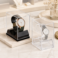 Support d'affichage de montres en acrylique compact et peu encombrant, ODM/OEM, avec base plate et support de bracelet incurvé pour comptoirs de vente au détail