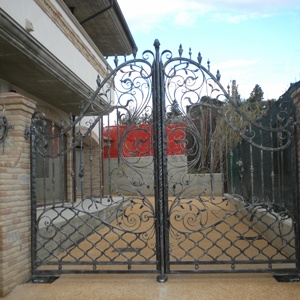 Cancello automatico in ferro battuto Design cancello giardino griglia di sicurezza altalena cancelli in ferro con telecomando - Product Image 5
