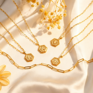 Collier multi-rangs en or 14 carats pour femme, jolies initiales hexagonales, tendance et simple, un cadeau de bijoux pour les amies - Product Image 1
