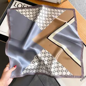 Produttore personalizzato borsa di seta quadrata per la decorazione di design sciarpa stampata geometrica per la fabbrica di pura seta sciarpa per la testa per le donne