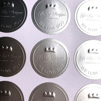 Autocollant de logo en métal personnalisé métallisé or étiquette adhésive de parfum en relief en feuille d'or pour bouteille de vin