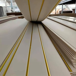 Panel de PVC decorativo para interiores de China de buena calidad, tira dorada, techo <span class=keywords><strong>blanco</strong></span> de PVC con línea dorada - Product Image 1