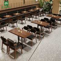 Ensemble de mobilier commercial contemporain en bois massif pour restaurant, café, hôtel : banquette, table et chaises