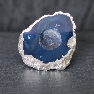 Porte-bougie en résine de fluorite bleue, forme irrégulière, bord argenté électroplaqué, poli, décoration Reiki pour la maison - Product Image 1