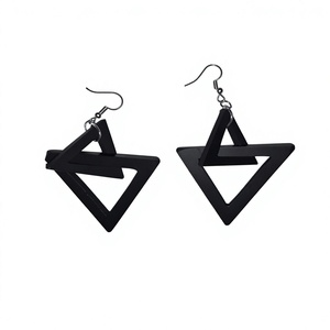 Boucles d'oreilles créoles en résine faites à la main, design tendance et classique, pour femme, bijoux de mode pour mariage et soirée - Product Image 3