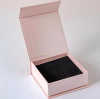 Boîte cadeau magnétique personnalisée avec logo en relief pour bracelet et bague, en matériaux recyclés, avec insert en mousse de velours pour parfum et foulard