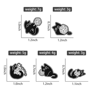 Broche en émail Chat Noir Mignon Jouant aux Dés, Inspiration Jeu de Rôle, Bijou de Revers, Cadeau pour Amis - Product Image 2
