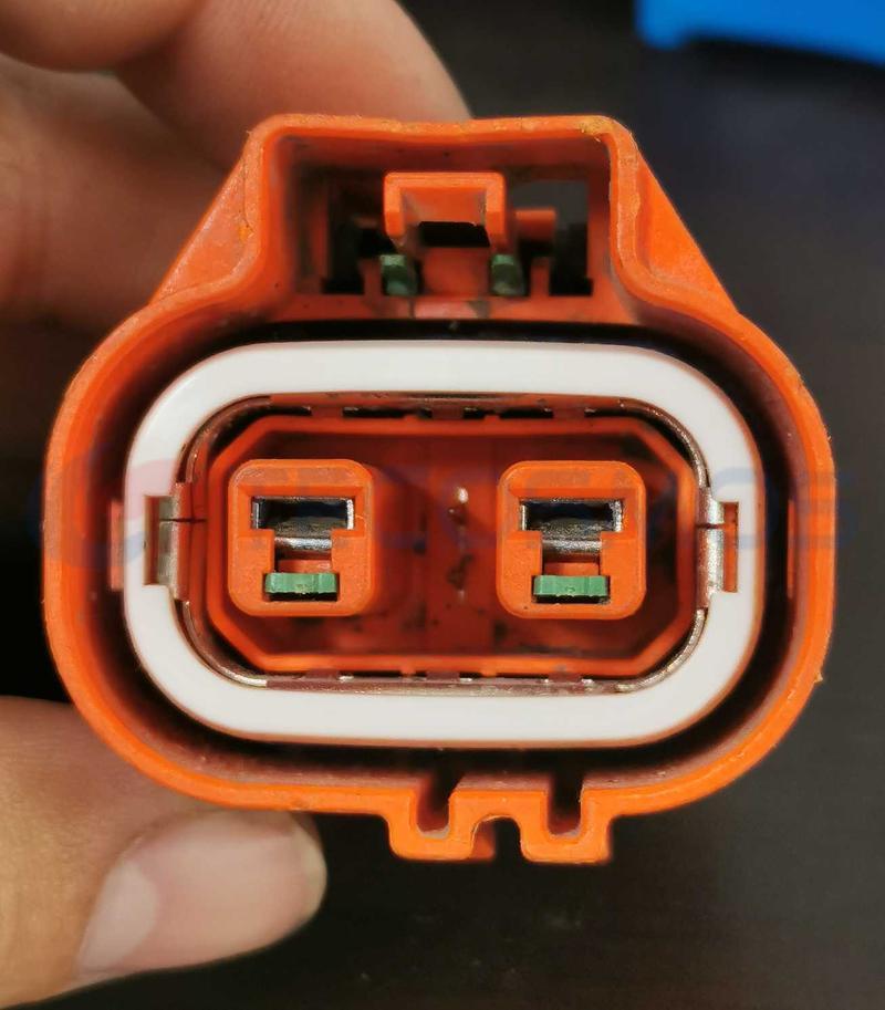 Car Connector For There are two thin Female pins in middle of new energy plug CT4-0099M