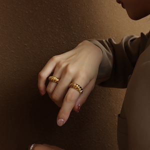 Anillo de Joyería Diaria con Forma de Croissant, Antideslustre - Product Image 1