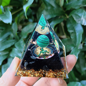 Pyramide de galets de cristal en résine époxy, ornement de bureau artisanal, sphère verte en obsidienne, décoration d'aquarium Tara verte, cadeau - Product Image 2