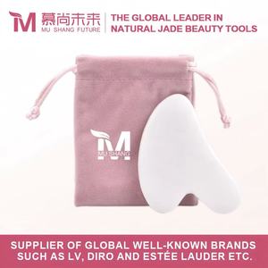 Outil de massage facial en jade blanc naturel de haute qualité, 100 % naturel, en forme de cœur, certifié CE, OEM/ODM, gravure de logo personnalisée, pour la maison - Product Image 1