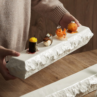 Plat rectangulaire en porcelaine fine pour sushis et sashimis, style américain, avec fonction de maintien au chaud, idéal pour la décoration de plats de poisson en hôtellerie haut de gamme et la restauration.