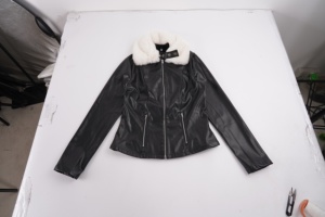Veste en similicuir pour femme, style motard, col en fausse fourrure, fermeture éclair, coupe ajustée, automne-hiver, manteau court, streetwear Y2K Baddie - Product Image 6