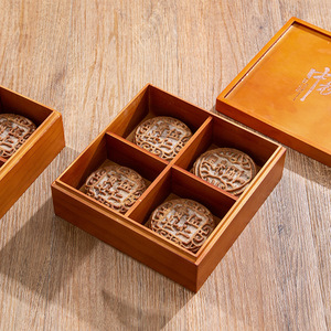 กล่องขนมไหว้พระจันทร์ไม้ 20x20x14 ซม. กล่องของขวัญทรงสี่เหลี่ยมสำหรับขนมจีน ดีไซน์ลายแกะสลัก - Product Image 1