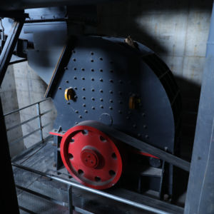 Nouveau concasseur à marteaux lourd en métal, grande machine de concassage de pierres minières, cœur d'engrenage, capacité de 100 à 800 t/h pour les coques de voitures, les tuiles en acier - Product Image 2