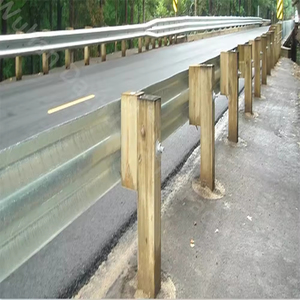 Barrière de sécurité à trois vagues en acier thermolaqué, galvanisée à chaud, anti-corrosion, anti-rouille, structure renforcée pour une stabilité accrue - Product Image 3