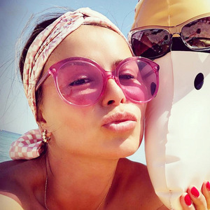 แว่นกันแดดทรงสี่เหลี่ยมแบบเต็มกรอบ สีพาสเทล ป้องกันรังสียูวี 400 สำหรับทุกเพศ สไตล์ฮิปฮอป แรงบันดาลใจจากมหาสมุทร ให้ความสบายและปกป้องดวงตา แฟชั่น - Product Image 2