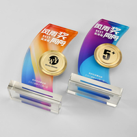 Trophée en cristal créatif personnalisé sculpté pour le prix de la réunion annuelle mensuelle des employés exceptionnels Trophées de champion sportif