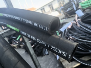 디젤 흡입 및 납기를 위한 산업용 합성 고무 연료 유 및 가솔린 호스 맞춤형 절단 서비스 제공 - Product Image 3