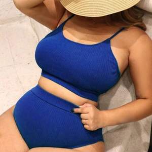 Bikini para Mujer en Azul y Rosa con Top de Soporte y Braguita de Cintura Alta para una Silueta Favorecedora - Product Image 2