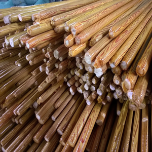 Escoba Desechable Ecológica de Madera de Eucalipto Vietnamita de la Marca KEGO con Revestimiento de PVC, 120 cm de Largo, 2.2 cm de Diámetro y Tornillo Italiano - Product Image 1