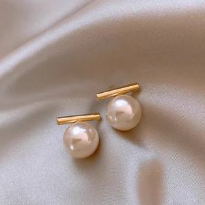 Vente en gros de boucles d'oreilles en argent avec perle blanche et aiguille Boucles d'oreilles de mode pour femmes - Product Image 3