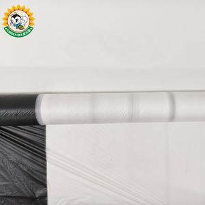 Film de paillage bio noir-blanc-noir pour l'amélioration du rendement et la protection du sol dans les jardins - Product Image 2