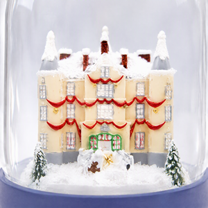 Globo de Nieve de Resina Hecho a Mano con Castillo Francés, Cúpula de Cristal, Decoración Navideña, Miniatura de Castillo de Cuento de Hadas, Adorno Coleccionable para Regalo - Product Image 3