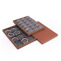 Plateau de rangement pour bijoux en velours gris foncé de haute qualité, avec compartiments en bois de noyer, pour bagues, pendentifs et bracelets, idéal pour les magasins.