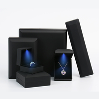Ensemble d'emballage pour bijoux (colliers et bracelets) : Boîte à bijoux LED personnalisée, vente en gros, cadeau, boîte à bagues et pierres précieuses avec lumière LED et logo