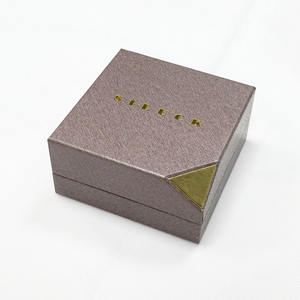 Boîte à bijoux imprimée avec logo personnalisé de luxe en gros Boîte à bijoux en papier au toucher doux Emballage de bijoux OEM/ODM - Product Image 1