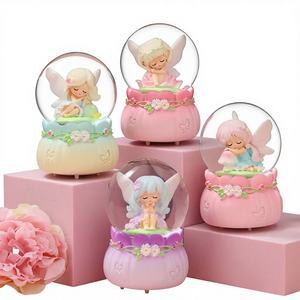 Boule de cristal lumineuse en forme de poupée de dessin animé, ornements en verre flocon de neige - Cadeaux créatifs pour étudiants, mariages, anniversaires, décoration rêveuse, vente en gros - Product Image 1