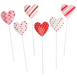 Juego de estacas de jardín de corazón: Encantadora decoración de San Valentín. 6 estacas metálicas para jardineras o aceras. Expresa amor en interiores o exteriores. 100%