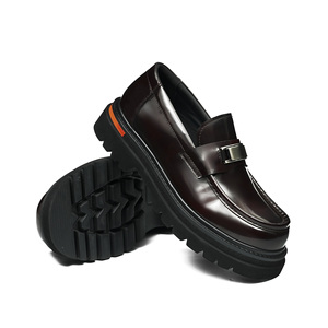 รองเท้าชุดเดรสสีดำคลาสสิกของผู้ชายรองเท้าโลฟเฟอร์หนังขัดเงาหรูหราพร้อมโซ่โลหะสีดำหนากันน้ำและน้ำหนักเบา - Product Image 4