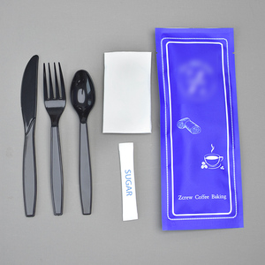 Ensemble moderne de couteaux, fourchettes, cuillères et serviettes en papier kraft jetables noires pour restaurants et cafés, avec logo personnalisé - Product Image 1