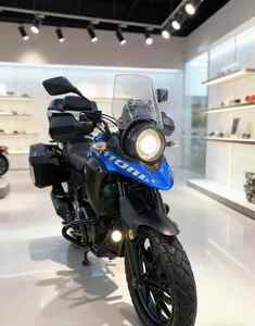 Motocicleta <span class=keywords><strong>Suzuki</strong></span> <span class=keywords><strong>DL250</strong></span> <span class=keywords><strong>V</strong></span>-<span class=keywords><strong>Strom</strong></span> 250cc, Bicilíndrica en Paralelo, Refrigerada por Agua, Estilo Aventura, con Inyección Electrónica de Combustible y Frenos ABS - Product Image 3