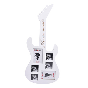 Cadre photo collage moderne et amusant <span class=keywords><strong>en</strong></span> forme de guitare <span class=keywords><strong>en</strong></span> bois noir et blanc à 6 ouvertures avec mots personnalisés - Product Image 3