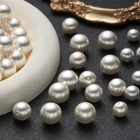 Perles rondes en plastique blanc en gros avec trou pour la fabrication de colliers et de bijoux tendance