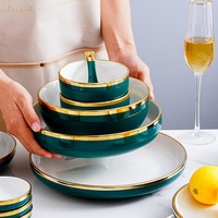 Service de vaisselle rond nordique pour la maison, luxe léger, bols et assiettes en céramique à bord doré, motif uni, vert émeraude