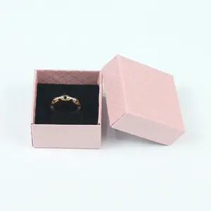 صندوق تنظيف مجوهرات خاتم من الورق المقوى الوردي الصغير المخصص صندوق مخملي لتغليف المجوهرات