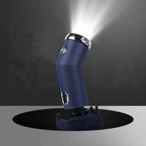 Lampe parapluie avec LED intégrée pour la sécurité et la visibilité nocturnes, une solution mains libres pour promener votre chien ou pour les soirées - Product Image 1