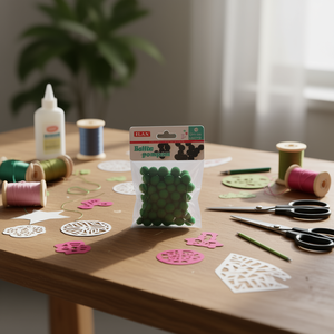 Pallina di ponpon Ilan da 1,5 cm, verde, per decorazioni artigianali e progetti fai da te - Product Image 2